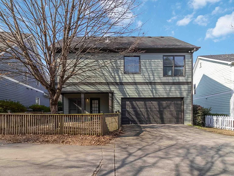 1529 Gilstrap Ln NW — Photo 4
