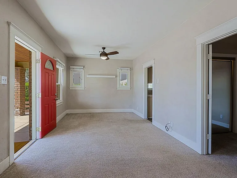 841 N 9th Ave — Photo 3