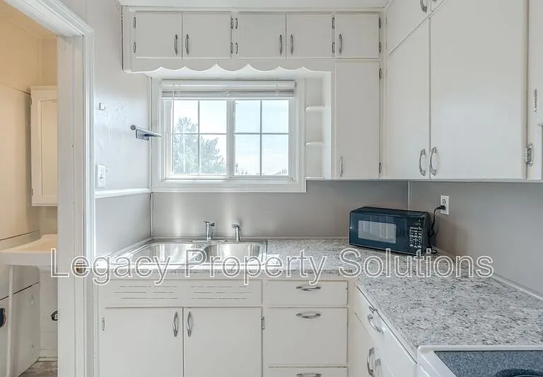 505 S 10th St #1/2 — Photo 2