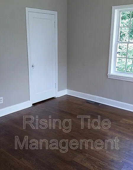 229 Pinewood Ave — Photo 8