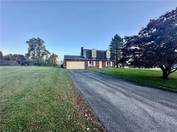 110 Lauffer Ln, Irwin, PA 15642