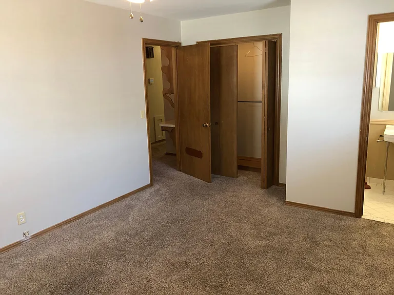 3613 N Drexel Blvd — Photo 19