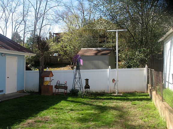 4th image of 58 Oak St
