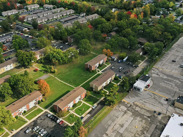 Pin Oak Manor Apartments — Photo 25