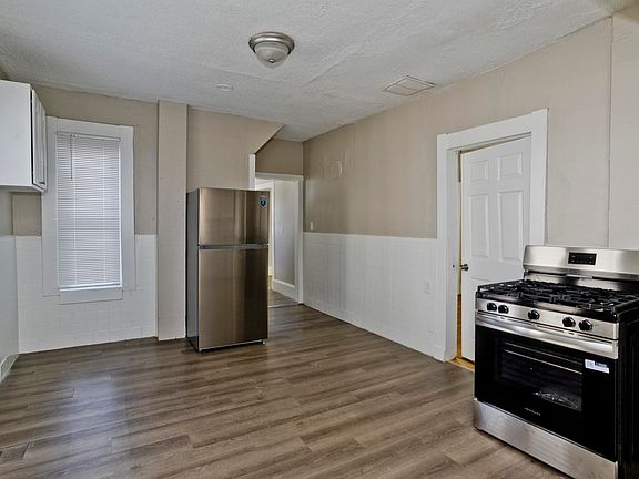 3rd image of 30 Hawthorne St
