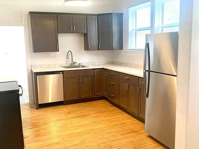 120 Olive St — Photo 3