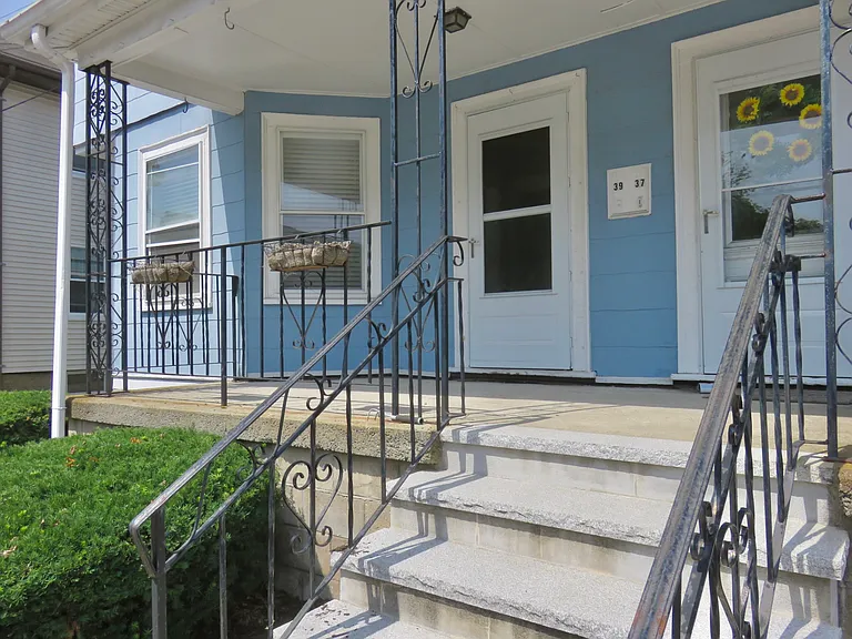 37-39 Parmenter Rd — Photo 2