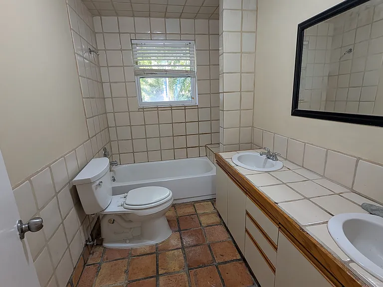 1048 Suwanee St — Photo 14