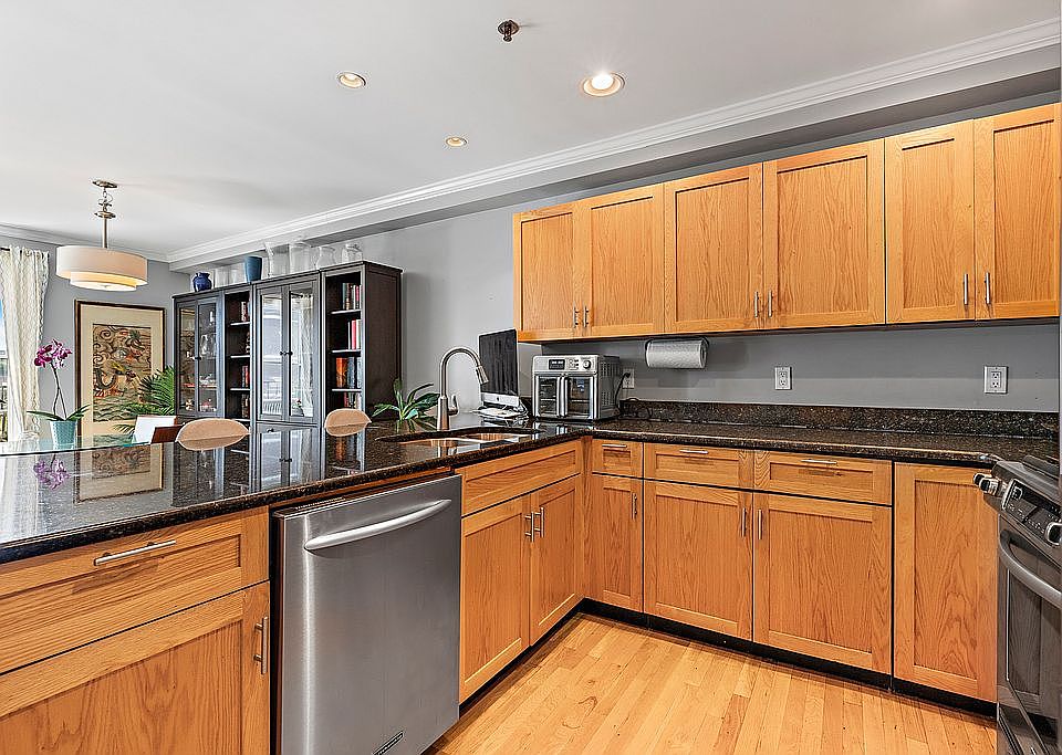 1st image of 109 Grand St APT 602