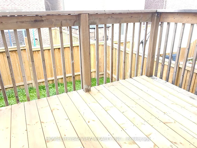 1263 Peelar Cres — Photo 9