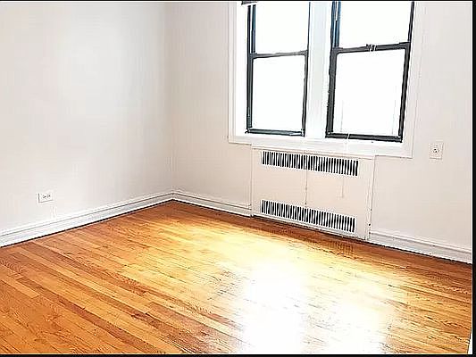 5th image of 4725 40th St APT 5F