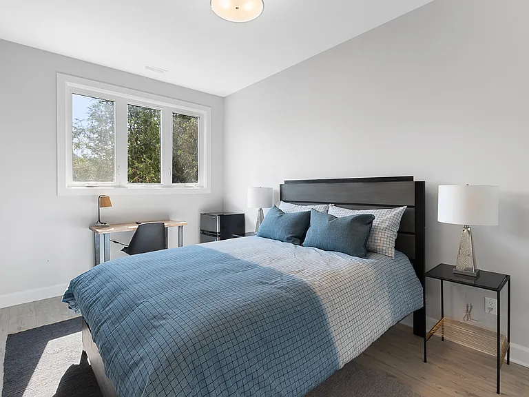 240 Blackburn Ave — Photo 15