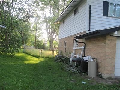 3rd image of 751 Redway Cir