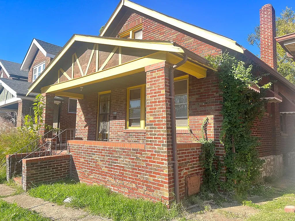 4611 Lee Ave photo 1