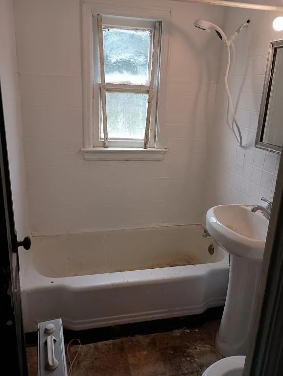 861 Glenwood Ave Back Lower, Buffalo, NY, 14211 — Photo 4