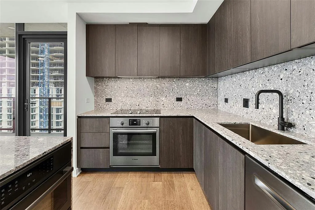 2 bed, 2.0 bath, 1176 sqft, $4,200 — Photo 4