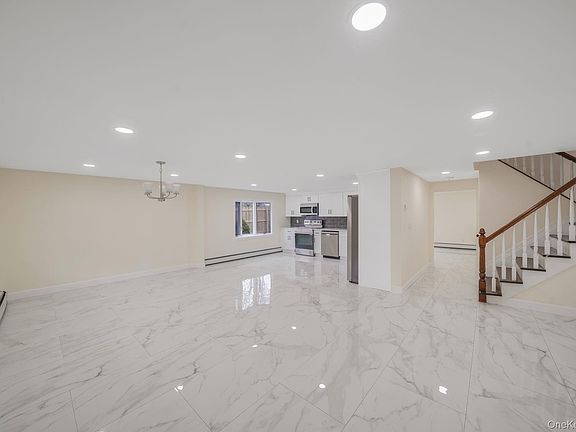 5th image of 76 Moriches Road