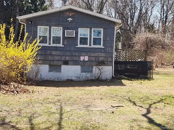 44 Osage Street, Selden, NY 11784