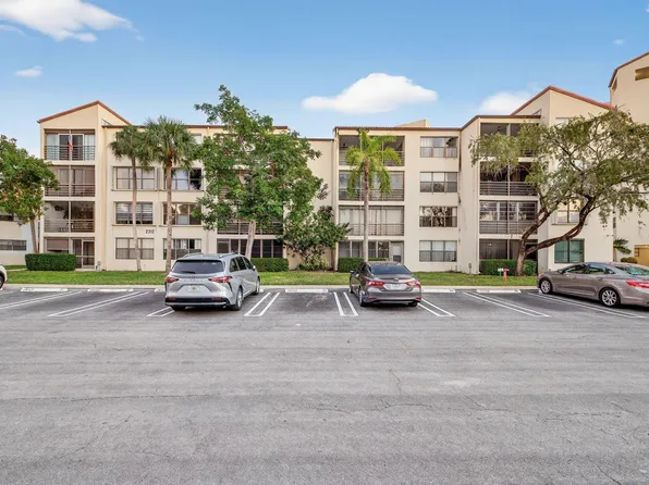 2312 S Cypress Bend Drive #405, Pompano Beach, FL 33069