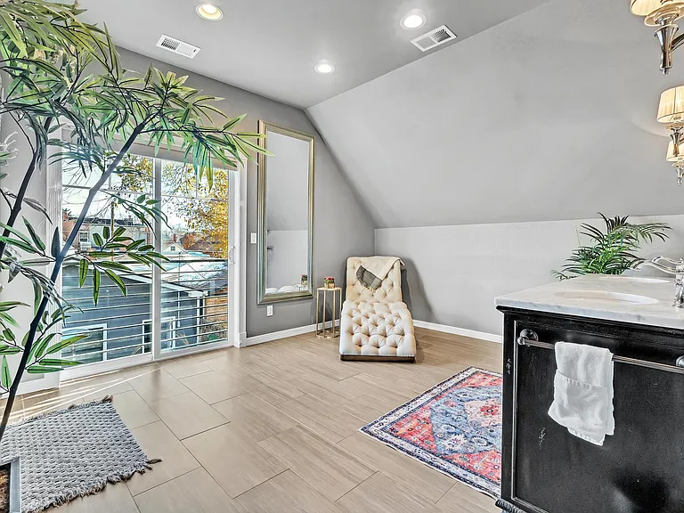 2534 N Humboldt St — Photo 10