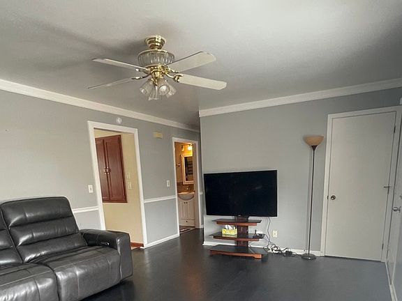 3rd image of 690 Renee Dr