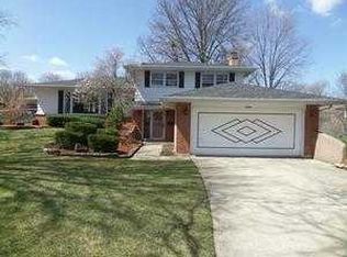 7928 Grant St, Darien, IL 60561