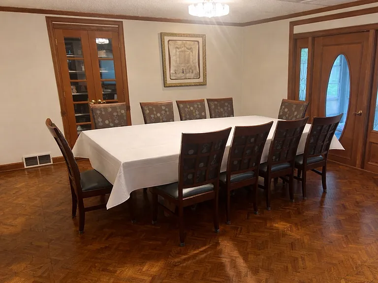 Dining Room (Aprox. 13x 14)