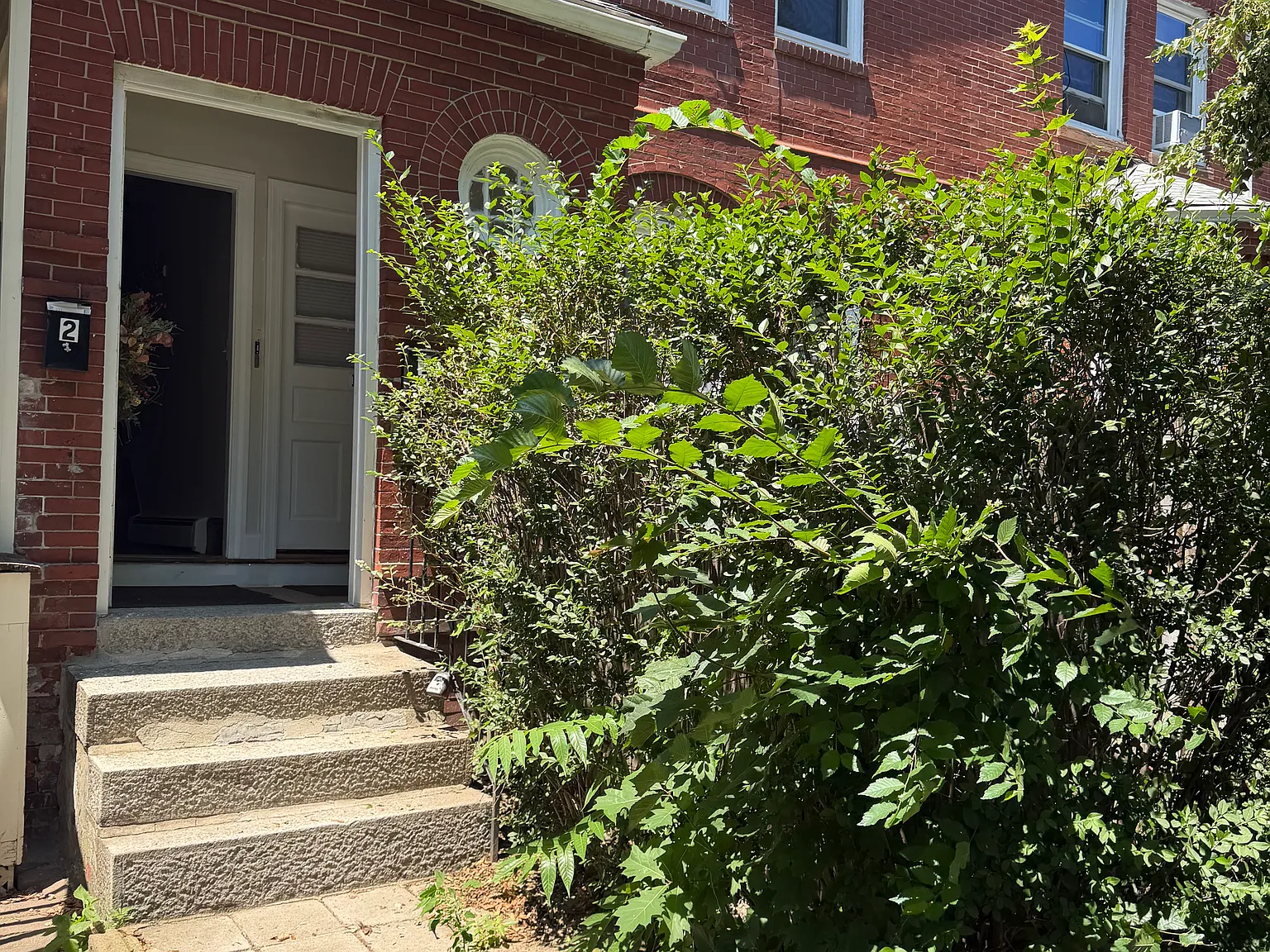 4 bed, 1.5 bath, 2100 sqft, $4,000 — Photo 2