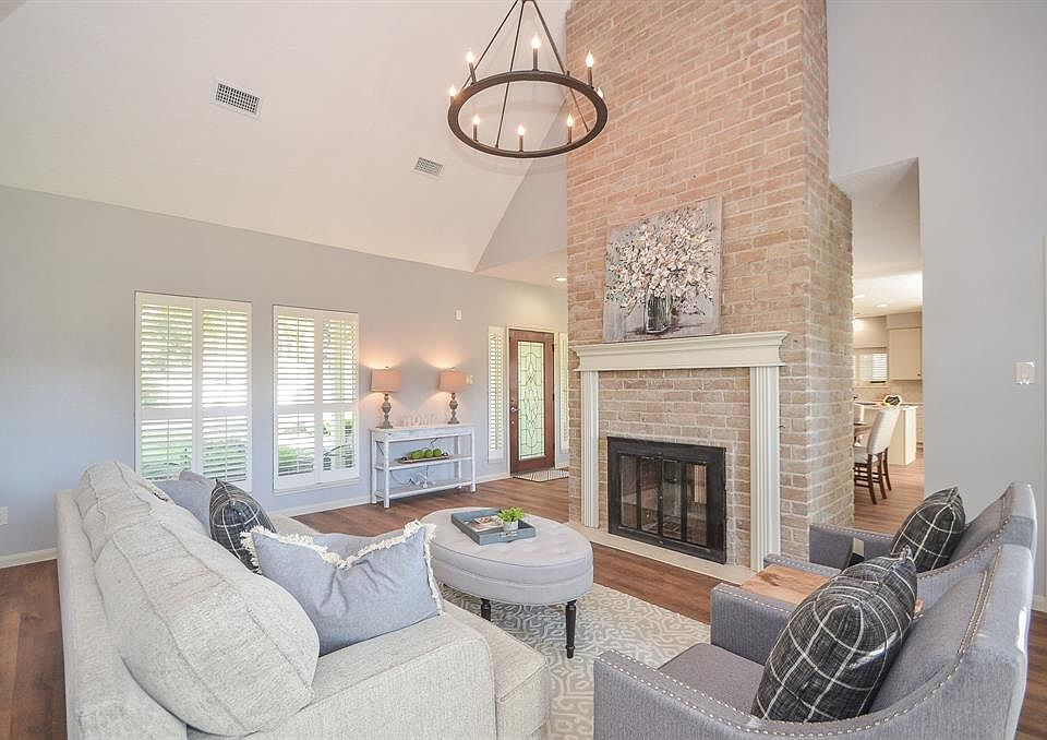 1st image of 11723 Park Creek Dr
