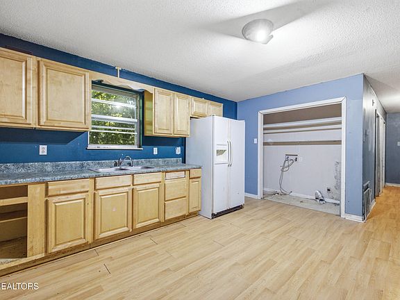 5th image of 119 Kirby Ln
