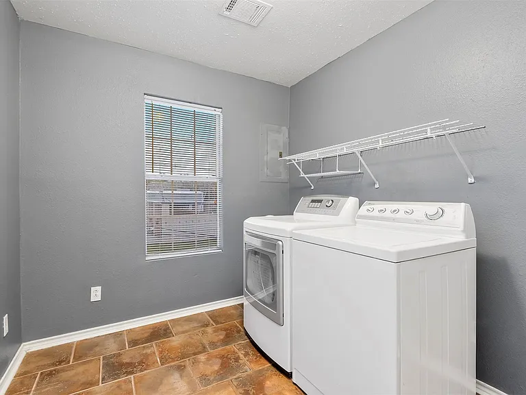 114 Grand Ave — Photo 20