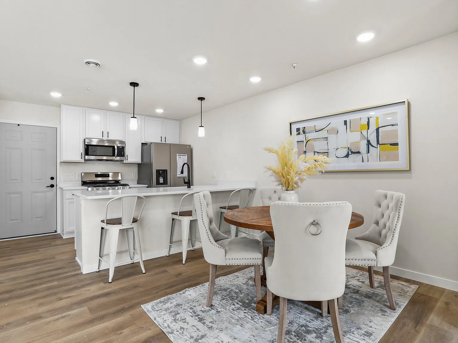 3 bed, 2.5 bath, 1400 sqft, $2,550 — Photo 4