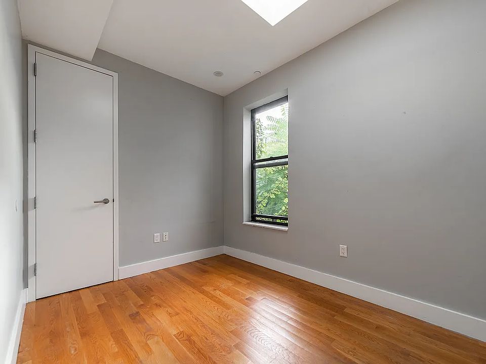 1st image of 1100 De Kalb Ave #2L