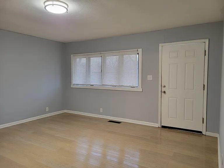 7404 E 34th Pl — Photo 2