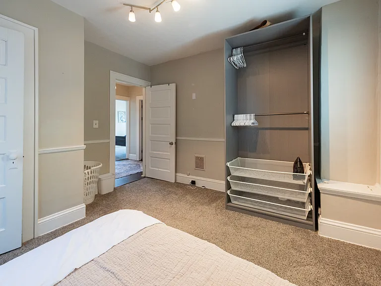 1646 Wyandotte Ave — Photo 17