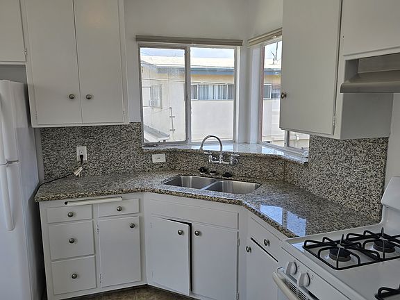 5th image of 12079 Lamanda St #4