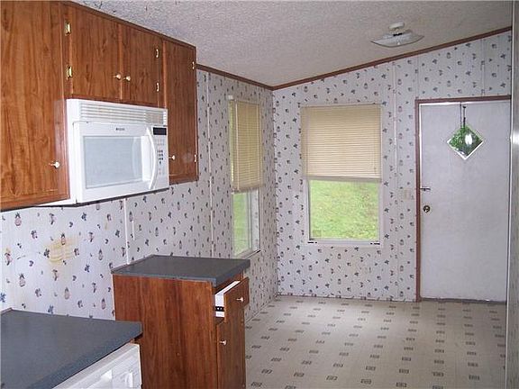 5th image of 1044 Skyline Dr