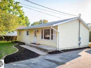 409 N 3rd St, Shepherd, MI 48883