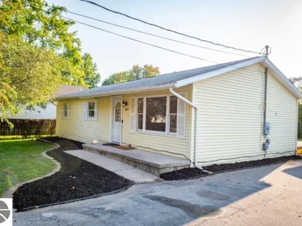 409 N 3rd St, Shepherd, MI 48883