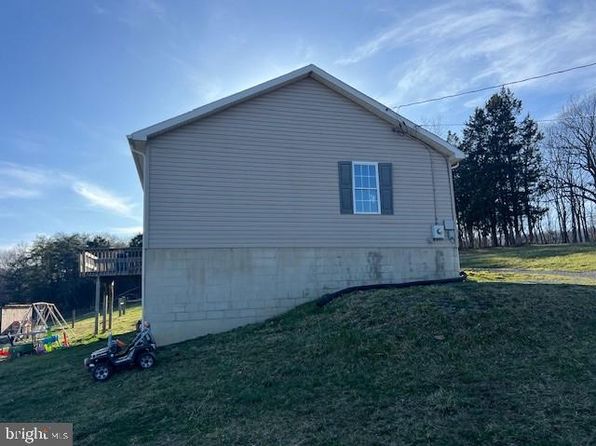 14 River Glen Rd, Paw Paw, WV 25434