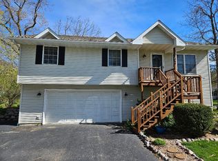 W3564 Woodland Dr, Lake Geneva, WI 53147