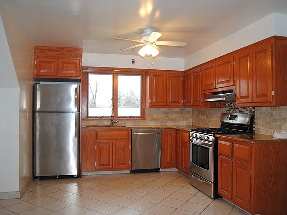 5th image of 634 Cedar St