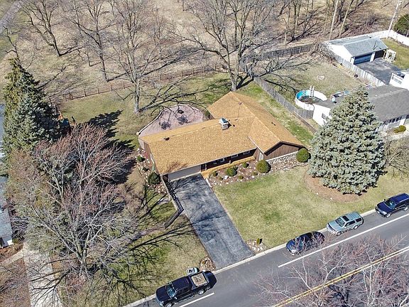 3rd image of 990 N Elmwood Dr