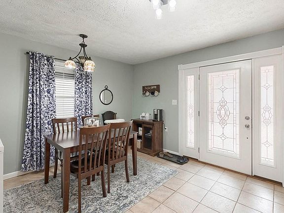 4th image of 5541 Berwyn Ave