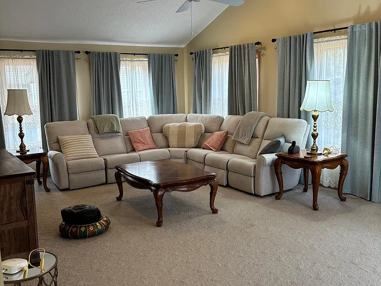 142 Eisenhower Dr — Photo 4