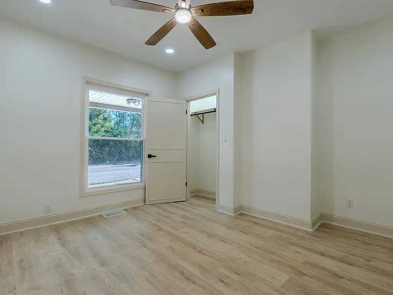 2149 Larch St — Photo 12