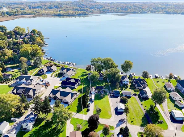 3404 Lake DRIVE, Hartford, WI 53027