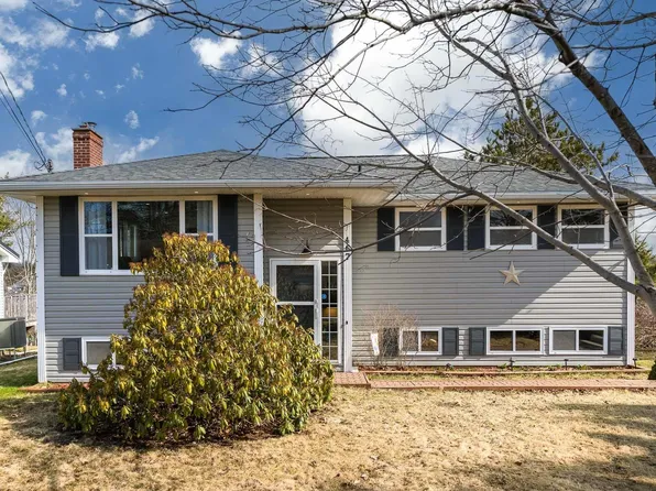 467 Old Sackville Rd, Lower Sackville, NS B4C 2K1