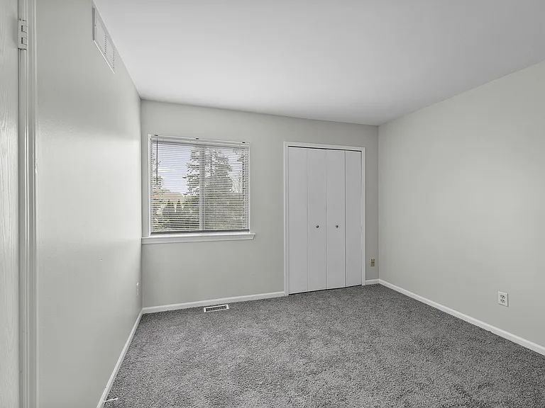 2245 S Commerce Rd — Photo 18