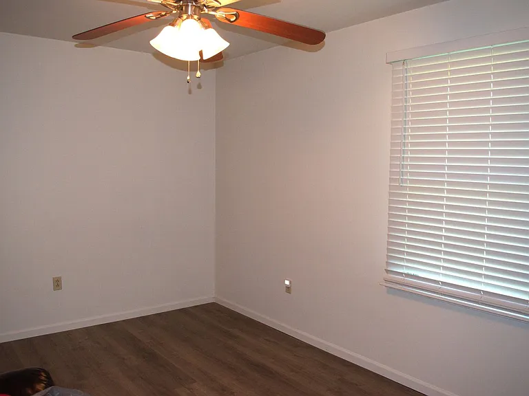 302 Oak St #B — Photo 9